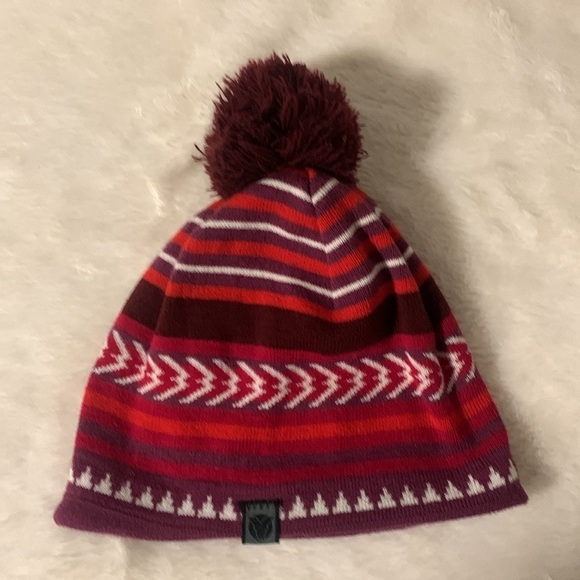 Yaktrax Men's Cozy Tribal Stripe Pom Beanie, One Size - Picture 1 of 4